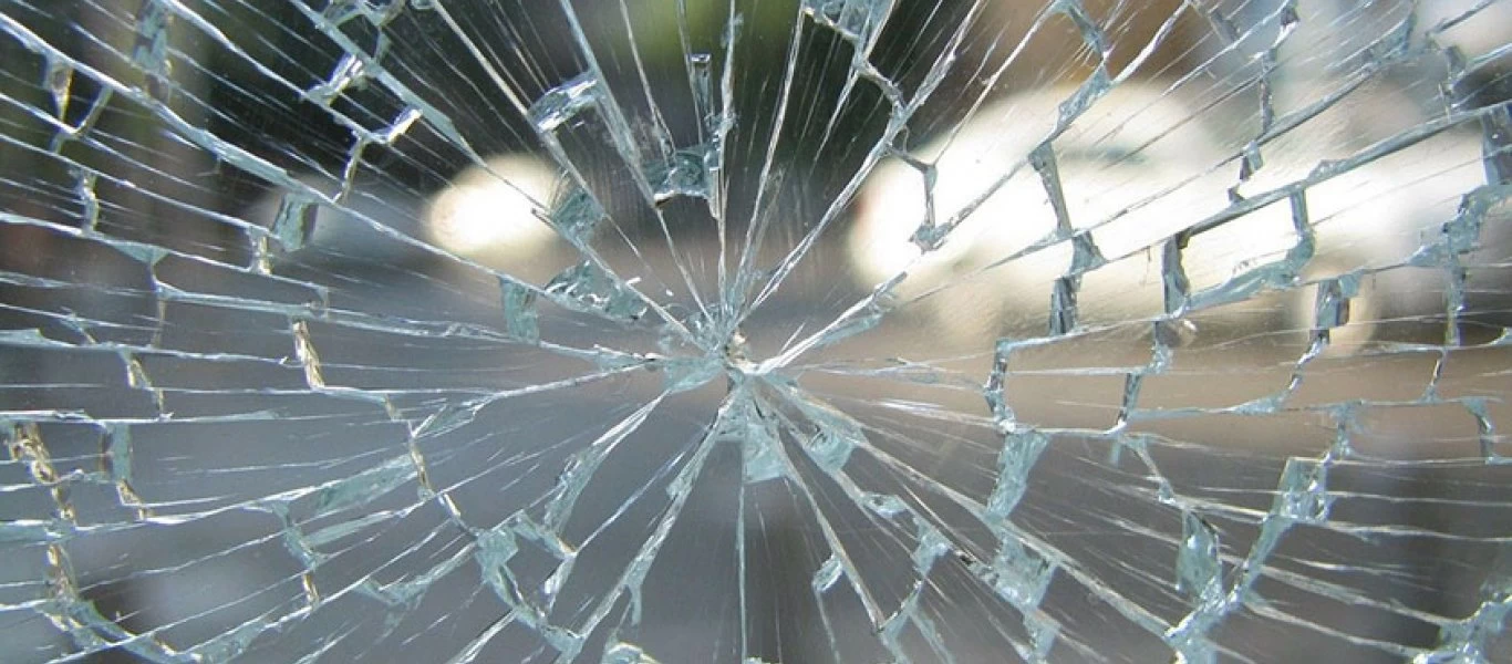 Ραγισμένο τζάμι; - Το κόλπο για να το συγκρατήσεις!